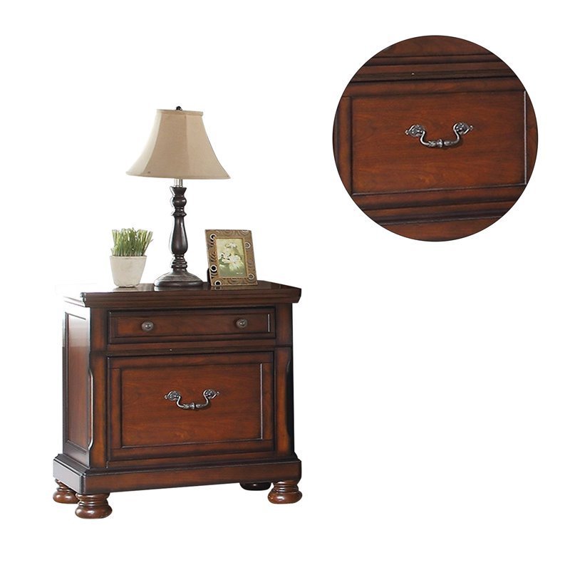 Nissa Traditional Nightstand - Cherry