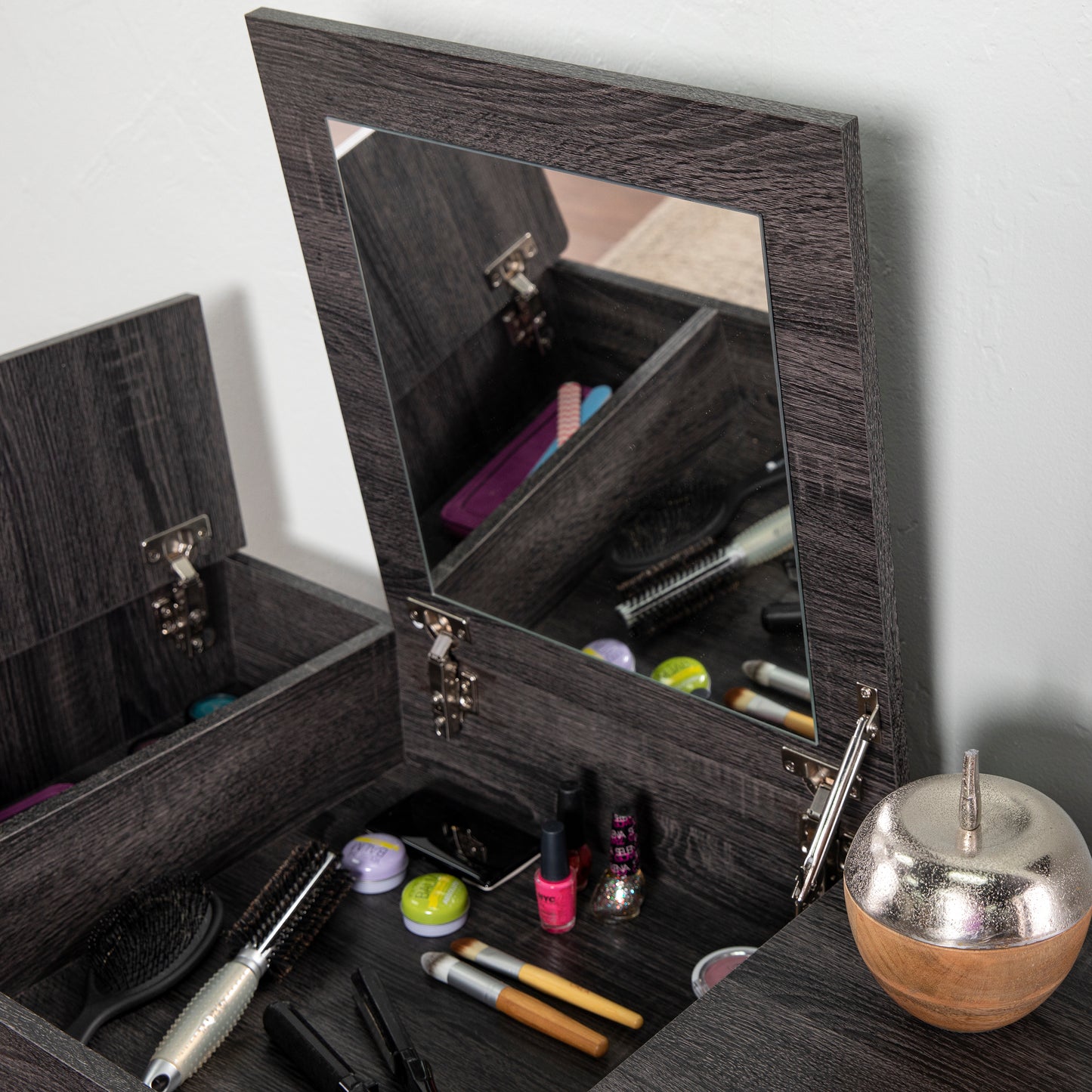 Harzen Storage Vanity Table With Mirror